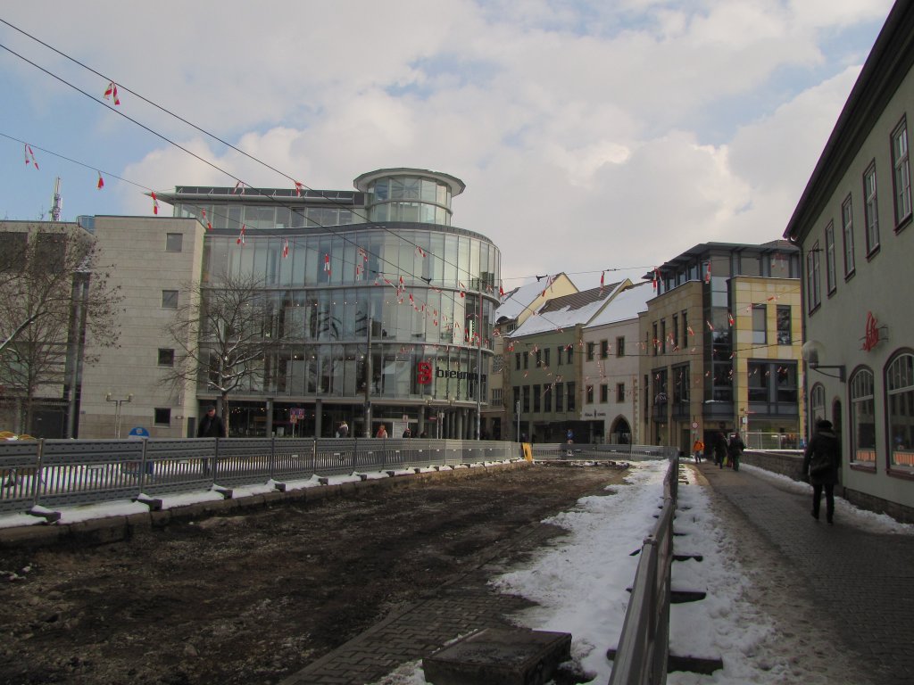 Auch die Schlsserbrcke wird bis Ende November 2013 umfanhreich saniert und zeigte sich am 14.03.2013 bereits ohne Straenbahngleise. 