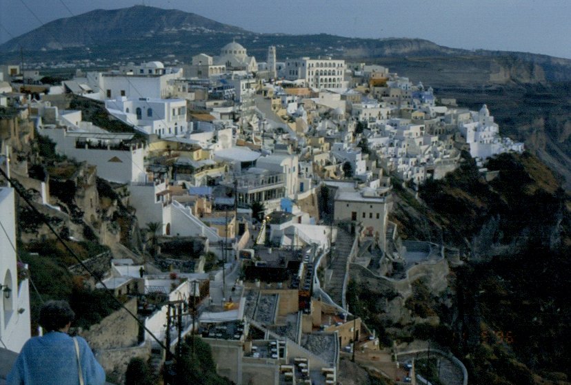 Auf einem Segeltrn in der griechischen Inselwelt am 11.05.1996 auf der Insel Santorin