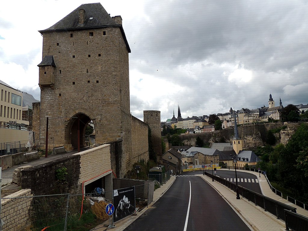 Auf Fahrt in die Altstadt von Luxenburg; 120825