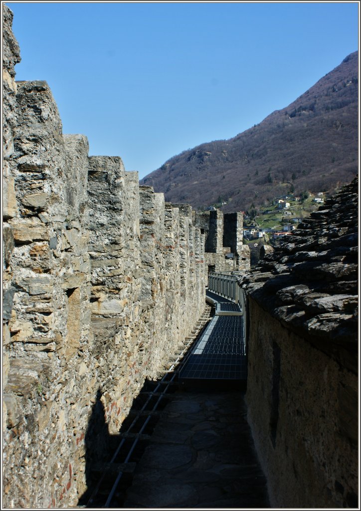 Auf der Ringmauer des Castello di Montebello war der Wachdienst wegen der Enge vermutlich nicht immer leicht.
(21.03.2011) 