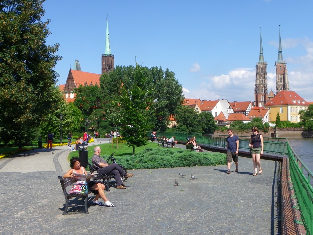 Auf der Sandinsel in Breslau (Wroclaw), Blick zur Dominsel mit dem Dom im Sommer 2012