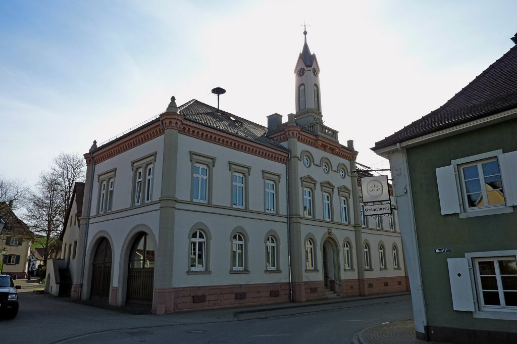 Auggen, das Rathaus, bekannte Weinbaugemeinde im Markgrflerland, erstmals erwhnt im Jahr 752, April 2011