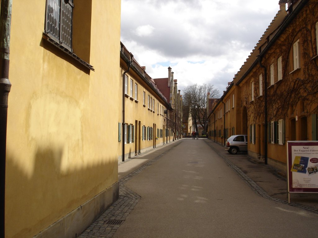 Augsburg,
die Fuggerei,soziale Wohnsiedlung fr Bedrftige 
aus dem Jahr 1521,
April 2006