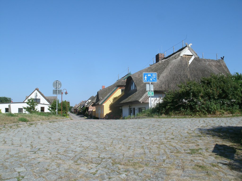 Aus der ZDF Serie  Hallo Robbie  bekannt,ist das Drfchen Neu Reddevitz,was in der Serie die Bezeichnung  Seehausen  hatte.Aufgenommen am 03.August 2013.