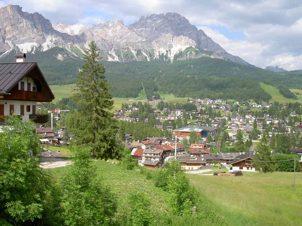 Aussicht auf Cortina d`Ampezzo im  Valle del Boite, Venetien (26.06.2010)