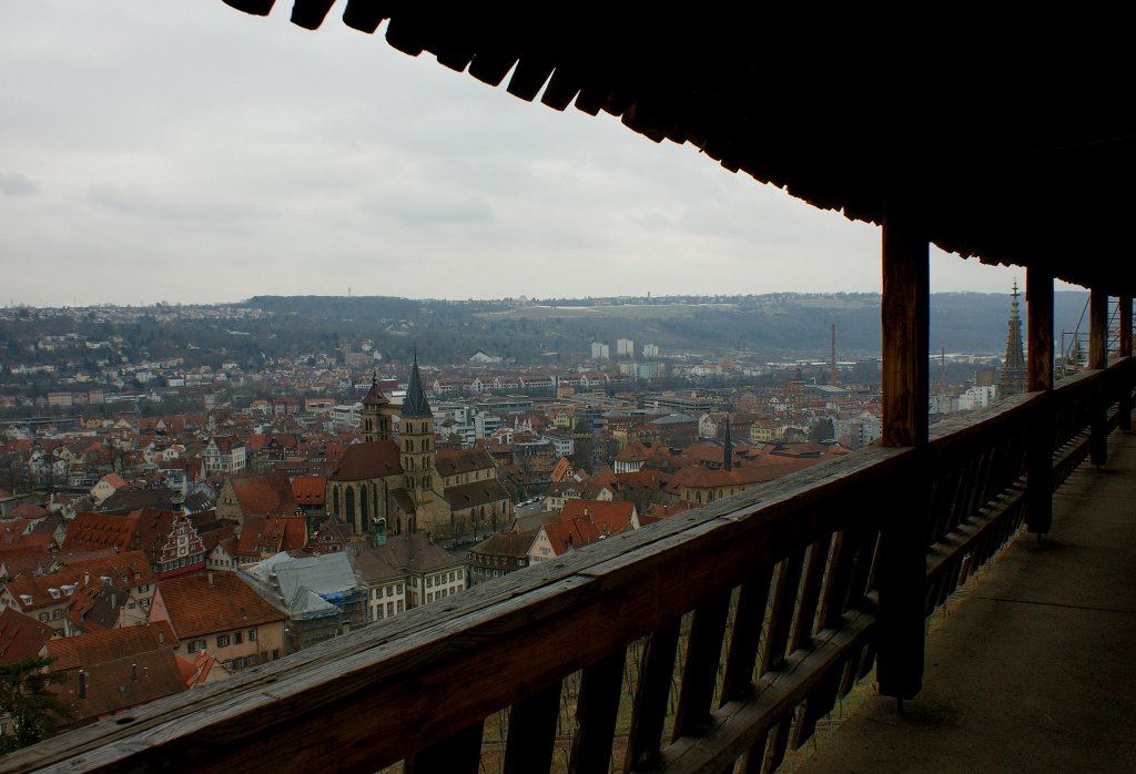 Aussicht von der  Burg , die eigentlich eine Festung zur Verteidigung der Stadt war, auf Esslingen.
(15.03.2010)