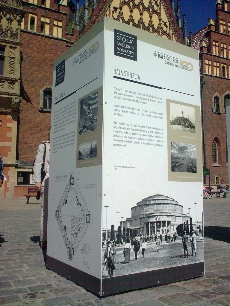 Ausstellung zum 100-jhrigen Jubilum des Baus der Breslauer Jahrhunderthalle. Breslau (Wroclaw) im Mai 2013