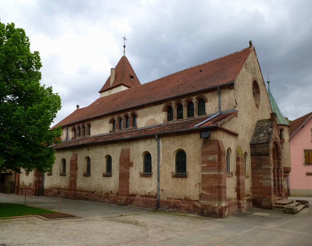Avolsheim, die neoromanische Kirche St.Maternus, erbaut 1911, Mai 2013