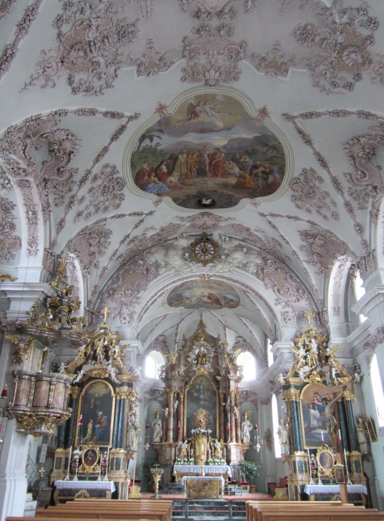 Axams, St. Johannes Kirche, Stuck von Anton Gigl, Hochaltarbild von Joh. Georg Grasmayr, Kanzel von Nikolaus Moll (01.05.2013)