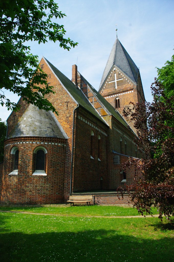 Backstein Basilika Altenkrempe, erbaut Anfang des 13. Jahrhundert, Kreis Ostholstein (22.05.2011) 