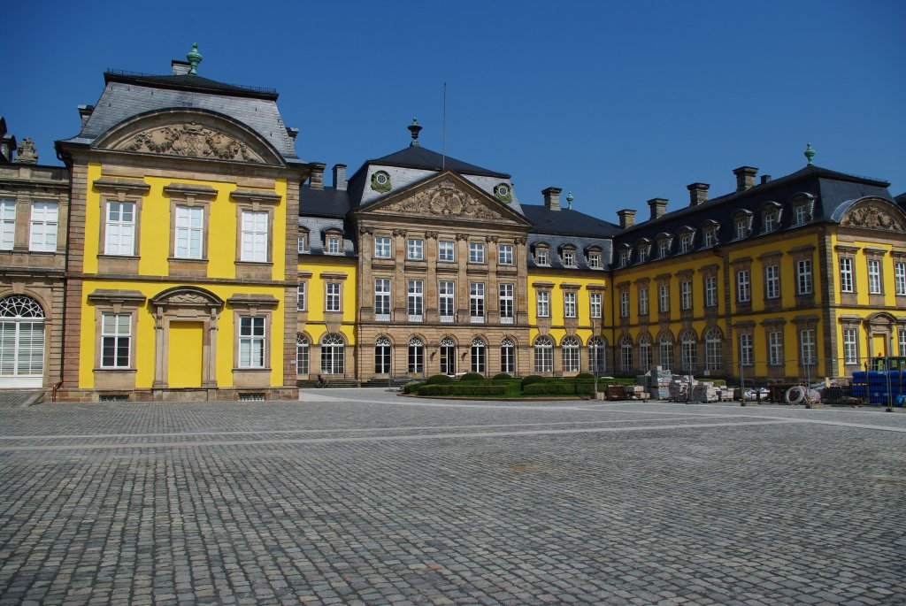 Bad Arolsen, barockes Residenzschloss der Frsten zu Waldeck, erbaut ab 1710 durch 
Baumeister Julius Ludwig Rothweil, fertiggestellt erst 1810 (12.04.2009)