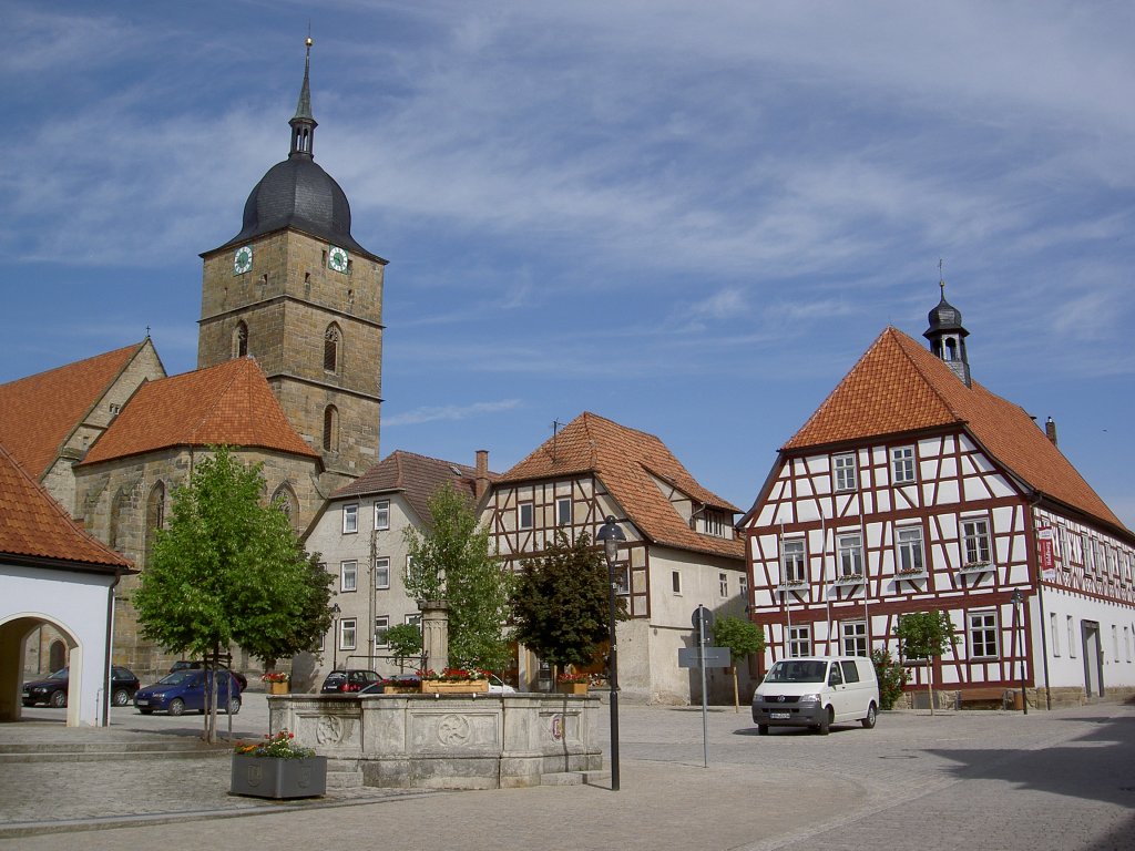 Bad Colberg, Marktplatz mit Rathaus und Liebfrauenkirche (10.06.2012)
