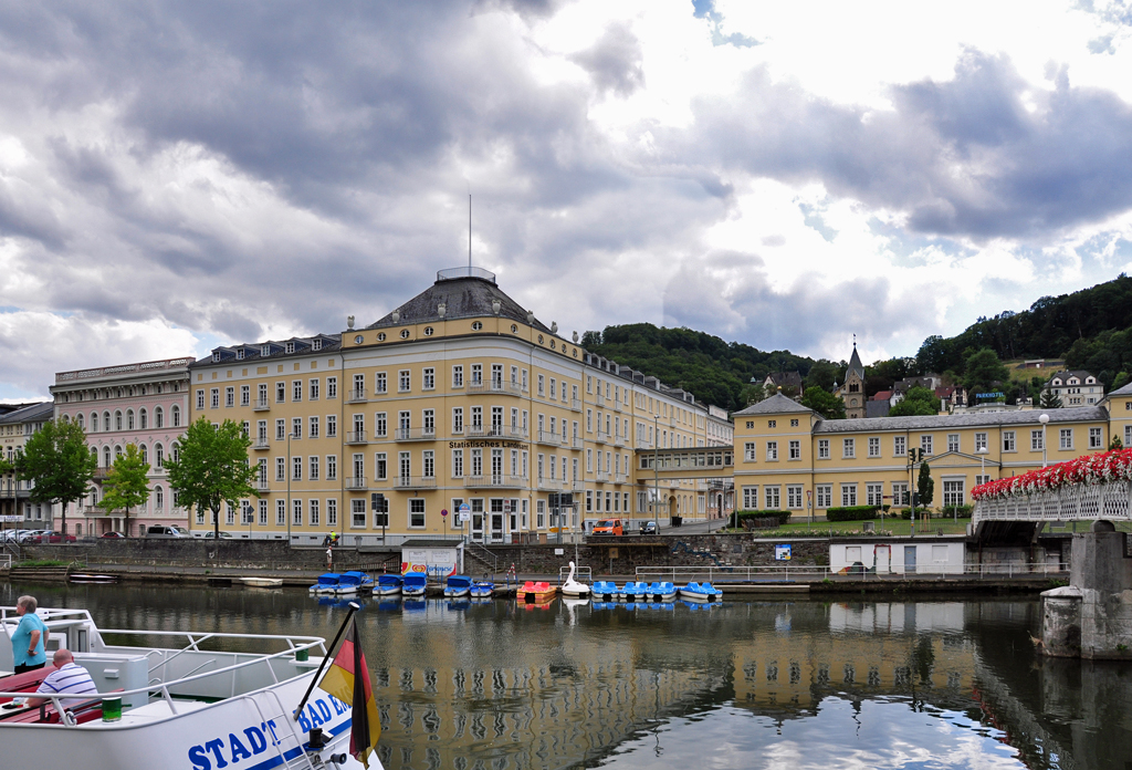 Bad Ems an der Lahn, Statistisches Landesamt Rheinland-Pfalz (links) und Kurzmittelhaus (rechts) - 27.08.2012