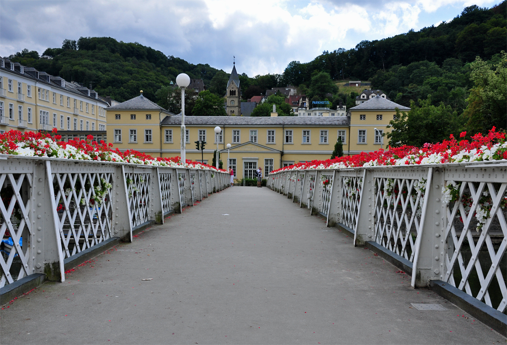 Bad Ems, Fugngerbrcke zum Kurmittelhaus - 27.08.2012