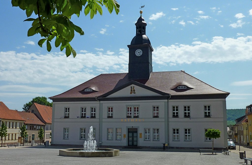 Bad Frankenhausen, das Rathaus, die ca.9000 Einwohner zählende Kur-und Erholungsstadt durfte sich ab 1927 Bad nennen, Mai 2012