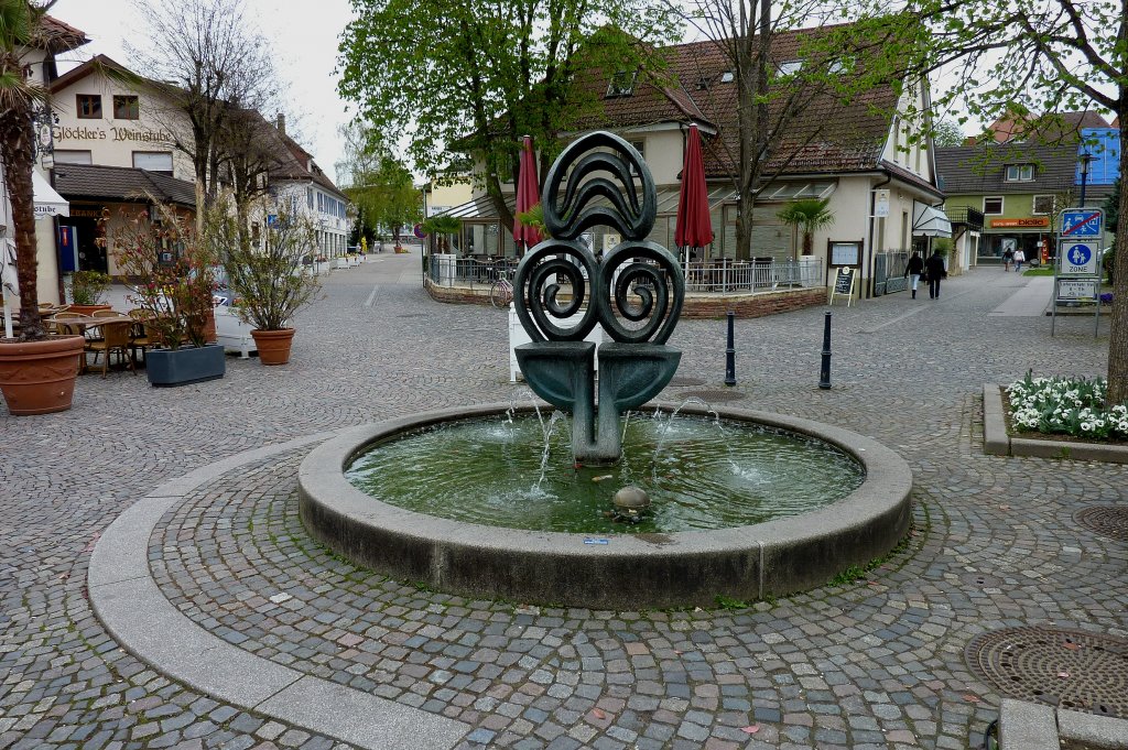 Bad Krozingen, der Brunnen auf dem Lammplatz, April 2012