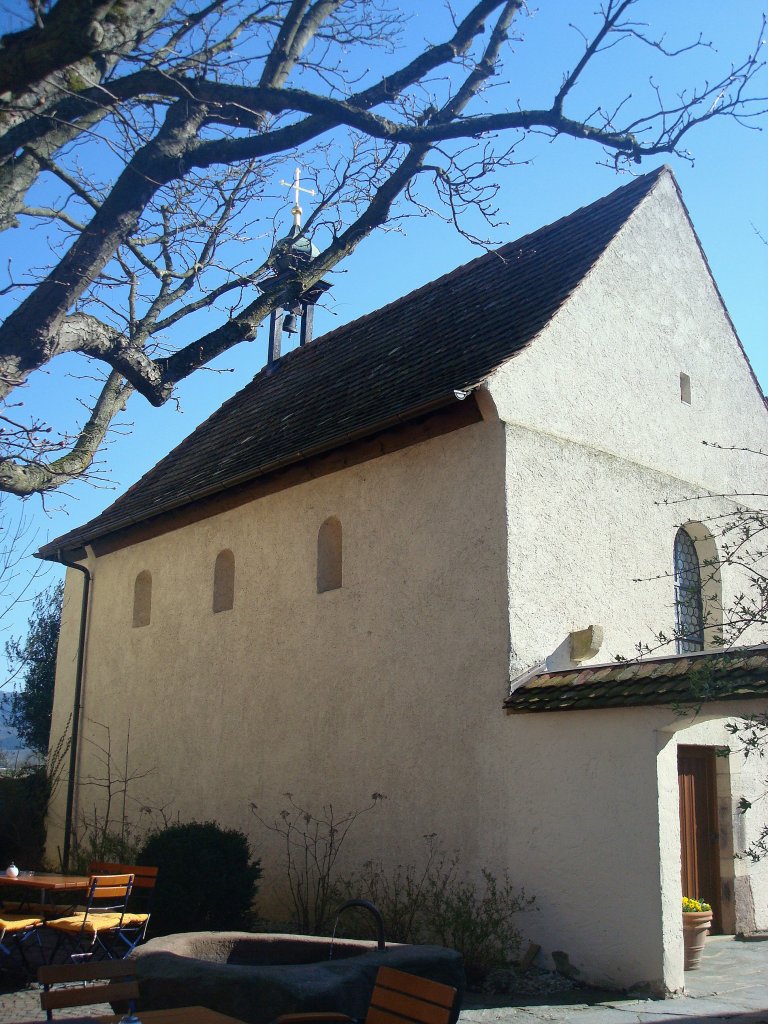 Bad Krozingen, die Glcklehofkapelle mit uralten Fresken, errichtet um das Jahr 1000, Mrz 2011