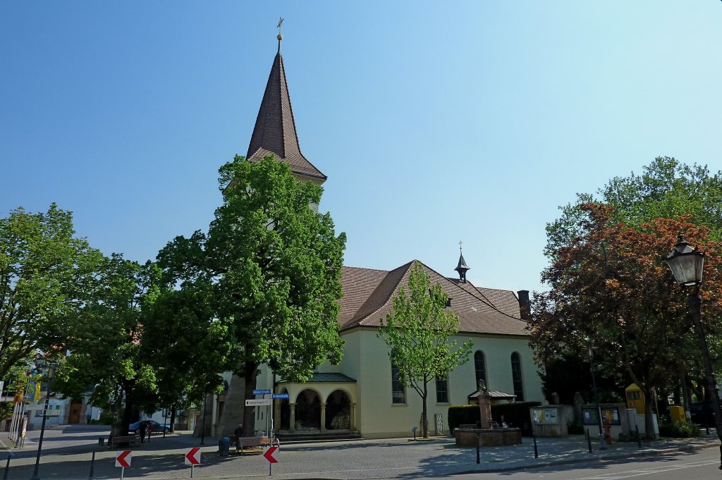 Bad Krozingen, die katholische St.Alban-Kirche, 1144 erstmals erwhnt, Bernhard von Clairvaux predigte hier, jetziger Bau wurde 1726 eingeweiht, April 2011