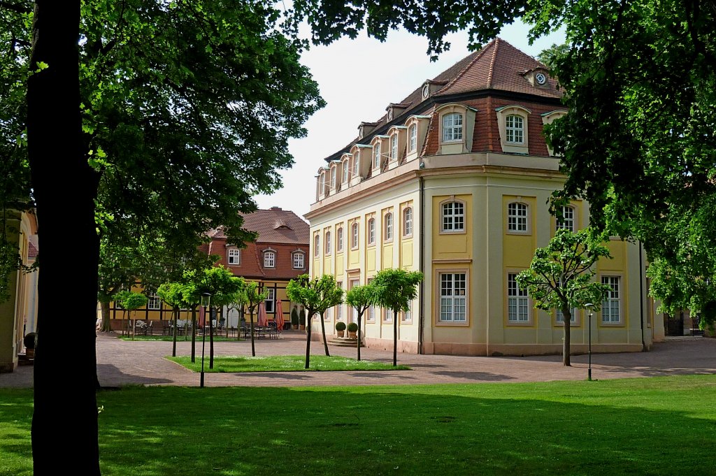 Bad Lauchstedt, Badgebude der historischen Kuranlagen, Mai 2012