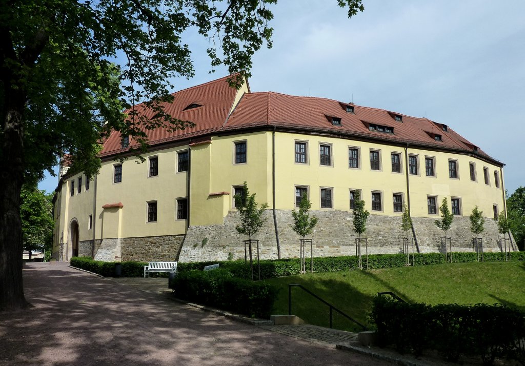 Bad Lauchstedt, der erhaltene Ostflgel des Renaissanceschloes, stammt aus dem 15.und 16.Jahrhundert, Mai 2012