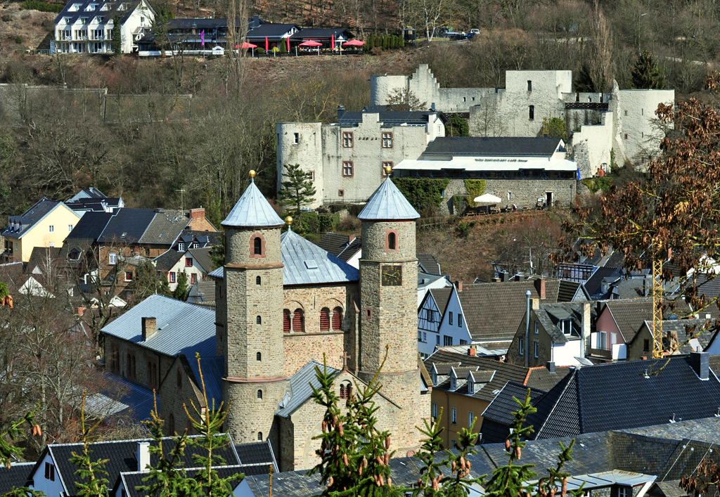 Bad Mnstereifel - Kirche und Burg (Hintergrund) - 20.03.2012