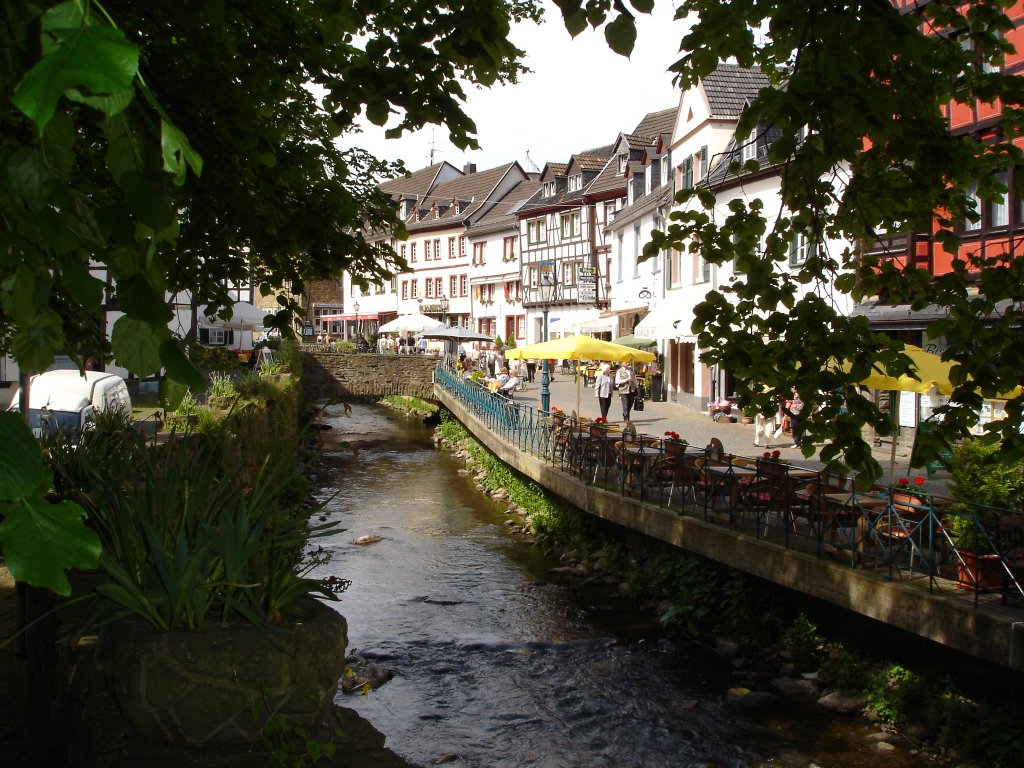 Bad Mnstereifel,
die  Erft  fliet durch die sehenswerte Stadt,