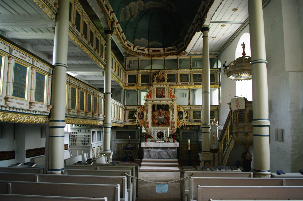 Bad Sachsa, St. Nikolai Kirche, Innenraum und Altar (21.05.2011)