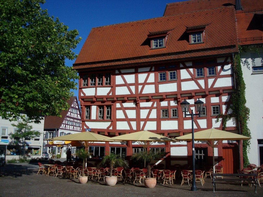 Bad Saulgau in Oberschwaben,
das  Eckldle  am Marktplatz, Fachwerk aus der Zeit um 1580,
Aug.2010