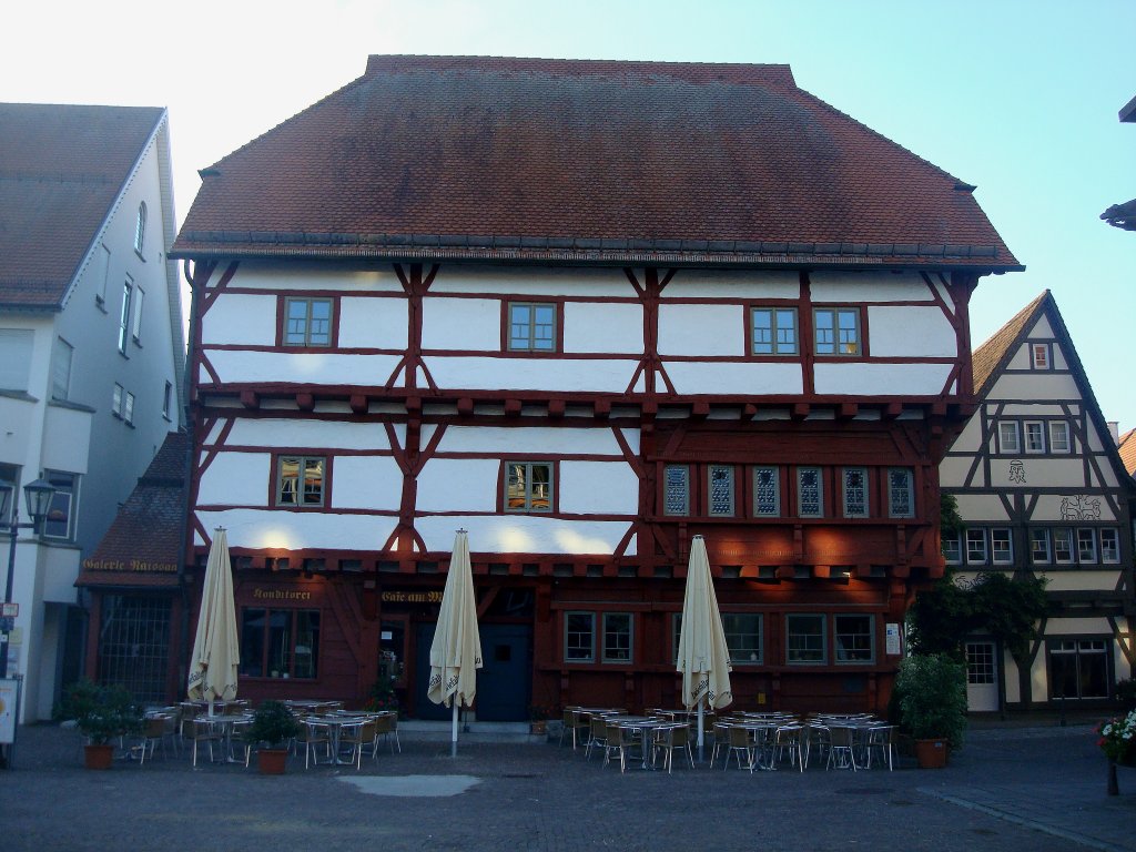 Bad Saulgau in Oberschwaben,
das  Haus am Markt , allemanisches Fachwerk um 1400, 1978-81 restauriert,
Aug.2010