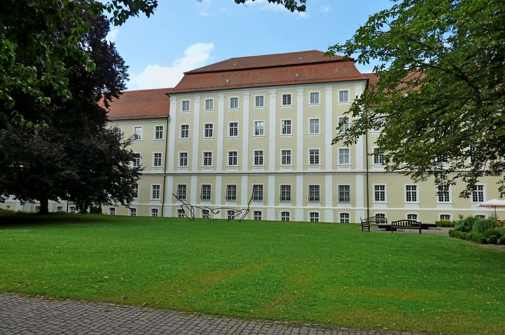 Bad Schussenried, in den ehemaligen Klostergebuden befindet sich heute das Zentrum fr Psychatrie, Aug.2012