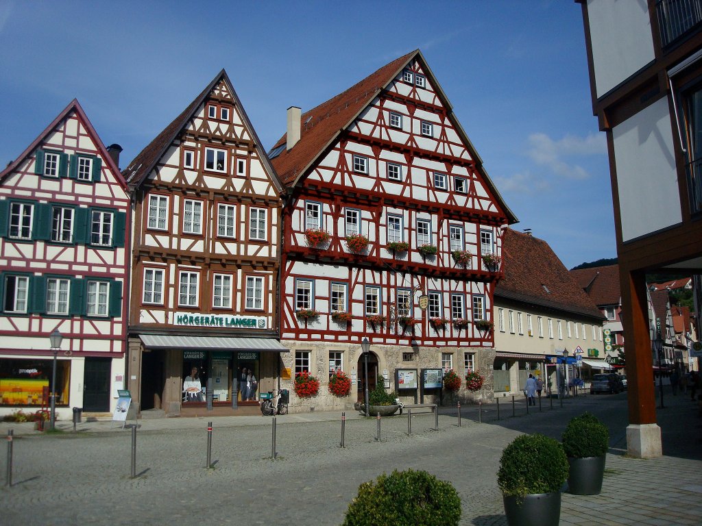 Bad Urach in der Schwbischen Alb,
schnes Fachwerk am Marktplatz,
Sept.2010