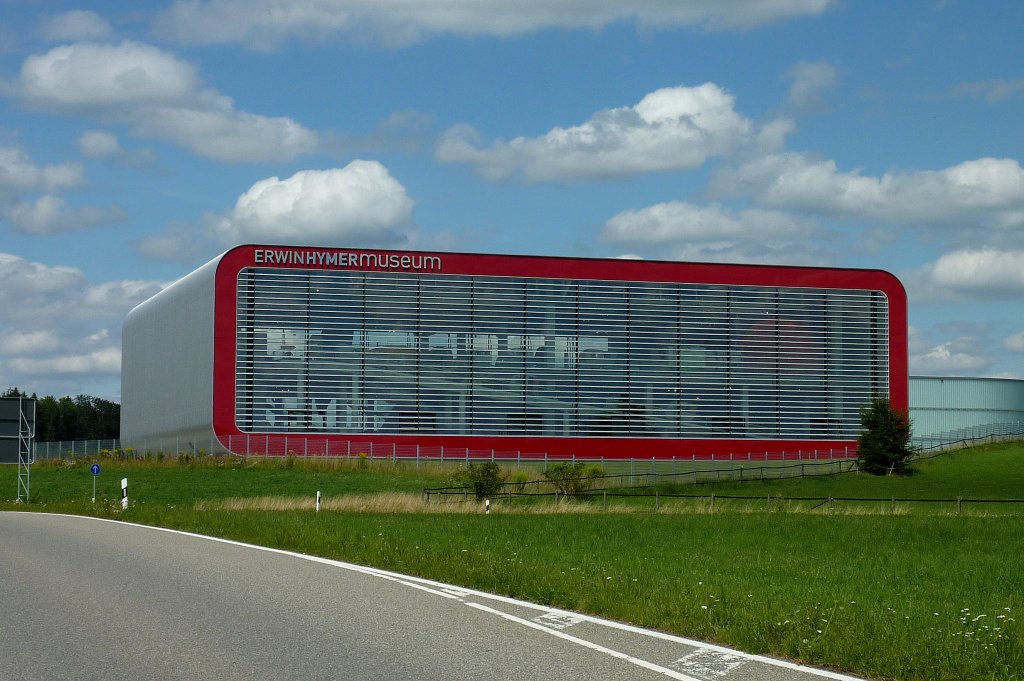 Bad Waldsee, das Erwin-Hymer-Museum, 2011 in diesem markanten Neubau erffnet, zeigt die Welt des mobilen Reisens, Aug.2012