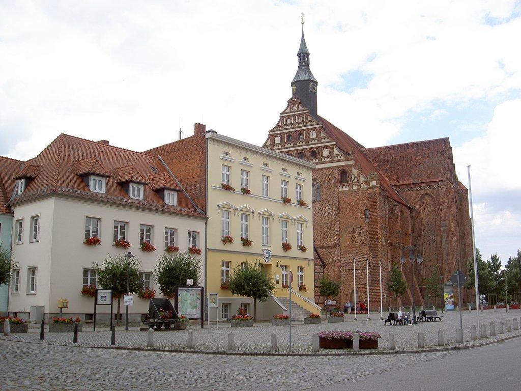 Bad Wilsnack, St. Nikolai Kirche und Rathaus am Markt, Kreis Prignitz (09.07.2012)