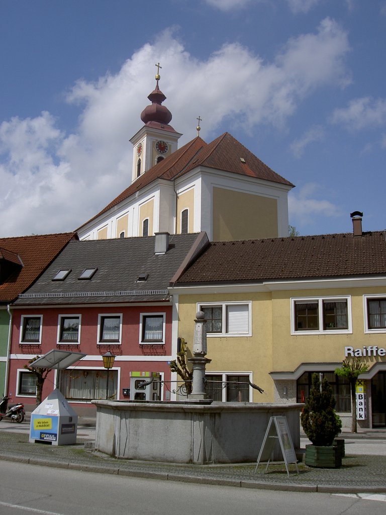 Bad Wimsheim, Marktplatz mit St. Stephan Kirche, erbaut von 1688 bis 1691 durch 
Carlo Antonio Carlone, Bezirk Wels (05.05.2013)