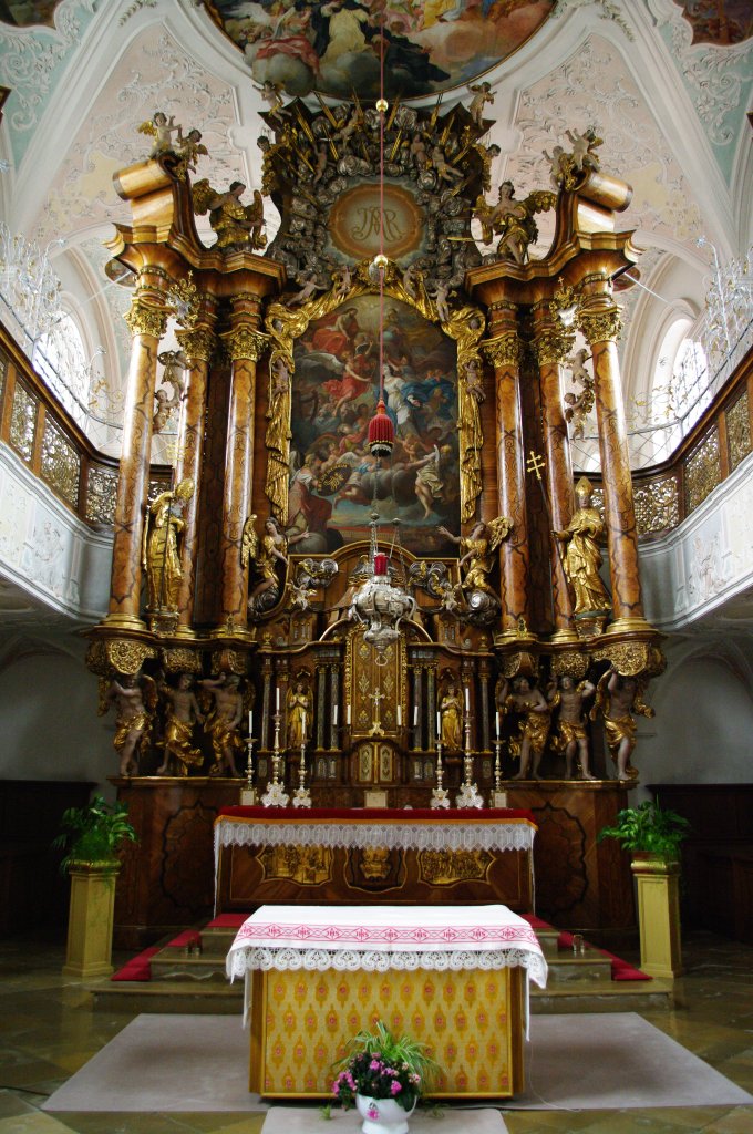 Bad Wrishofen, Hochaltar der Dominikanerinnen Klosterkirche, erbaut von Kunstschreiner Valentin Zindter, Altarbilder von Franz Haagen (06.03.2011)