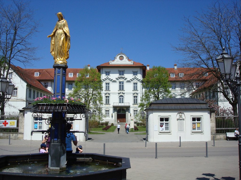Bad Wurzach / Oberschwaben,
Schlo mit sehenswertem Barocktreppenhaus
und Stadtbrunnen,
2008