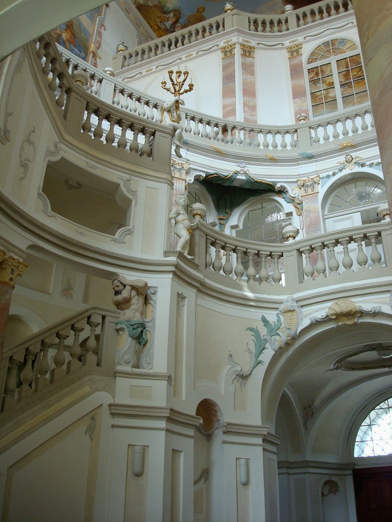 Bad Wurzach, das sehenswerte Treppenhaus von 1728 im Schlo, ein Hhepunkt des oberschwbischen Barocks, wird heute als Standesamt genutzt, Aug.2008