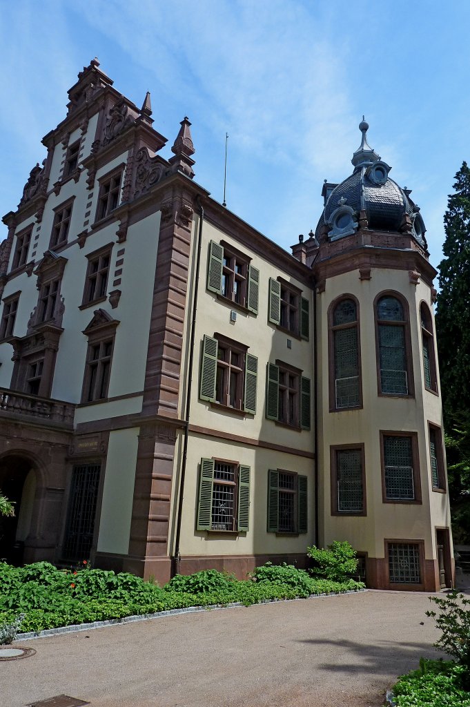 Badenweiler, das Groherzogliche Palais, die Rckseite mit dem Treppenturm, 1887-88 erbaut im Neorenaissancstil, Juni 2011