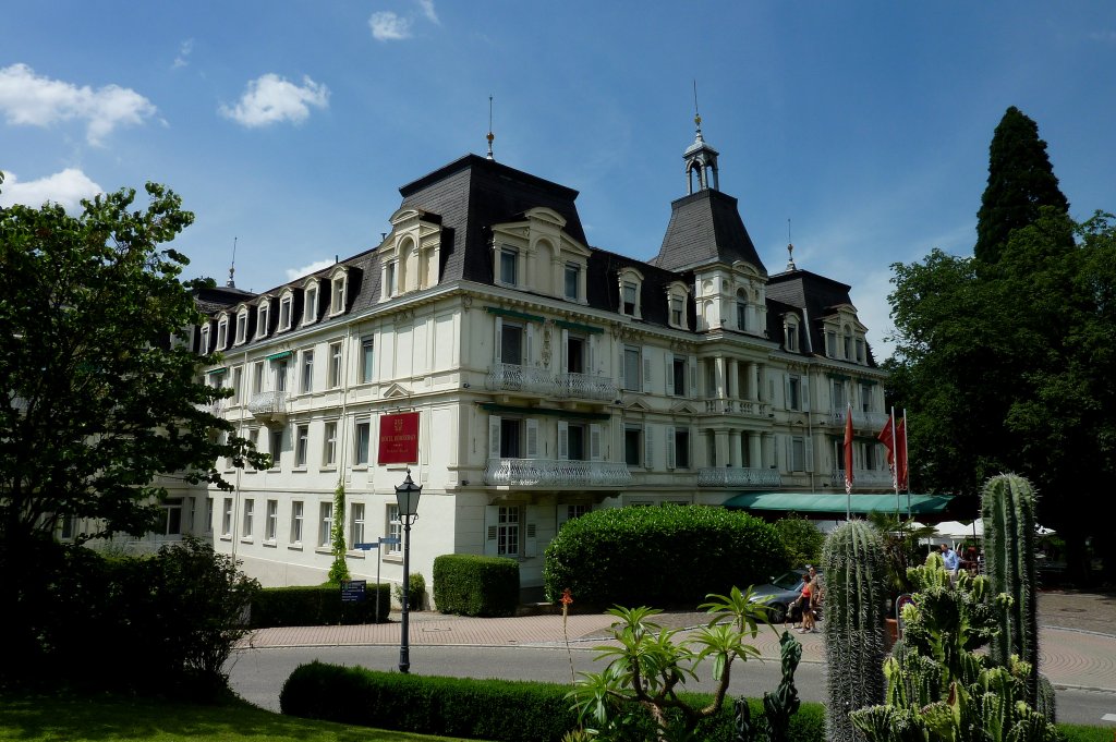 Badenweiler, das historische Grandhotel  Rmerbad , 1825 erbaut, Juni 2011