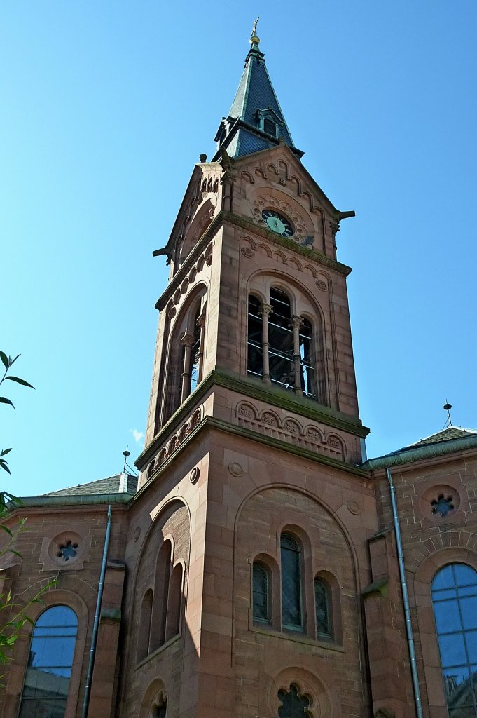 Badenweiler, der neoromanische Turm der Pauluskirche aus rotem Sandstein, Sept.2011