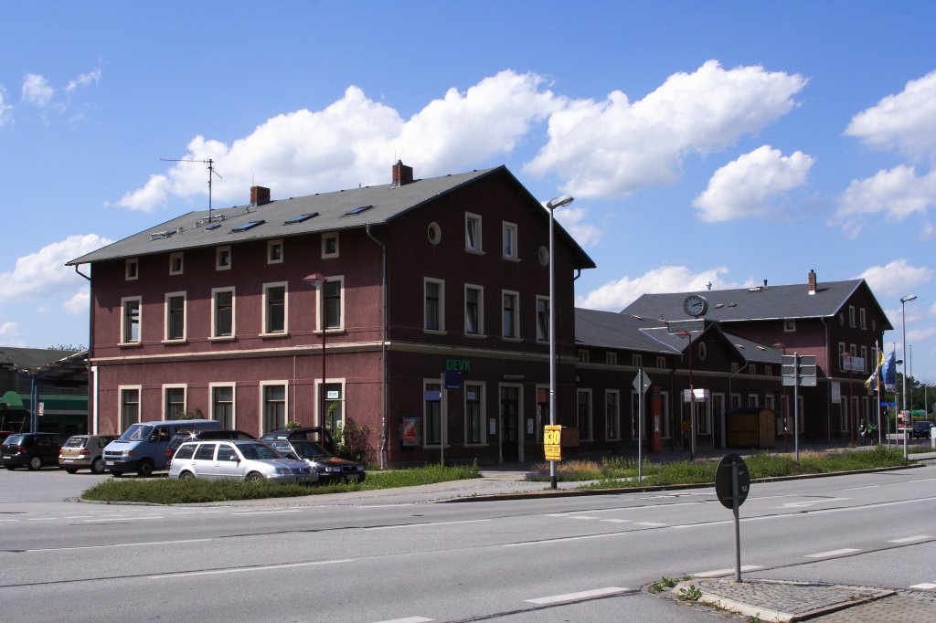 Bahnhof Kamenz, aufgenommen am 22.06.2012, kurz nach Abschlu der umfangreichen Umbauarbeiten, vor allem im Innenbereich! Das uere Erscheinungsbild des Empfangsgebudes ist glcklicherweise erhalten geblieben!