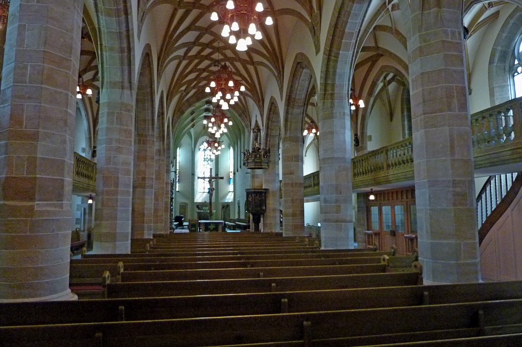 Balingen, das Innere der Stadtkirche, sie zhlt zu den schnsten Hallenkirchen in Sddeutschland, das Langhaus entstand 1512-1516, Juli 2011