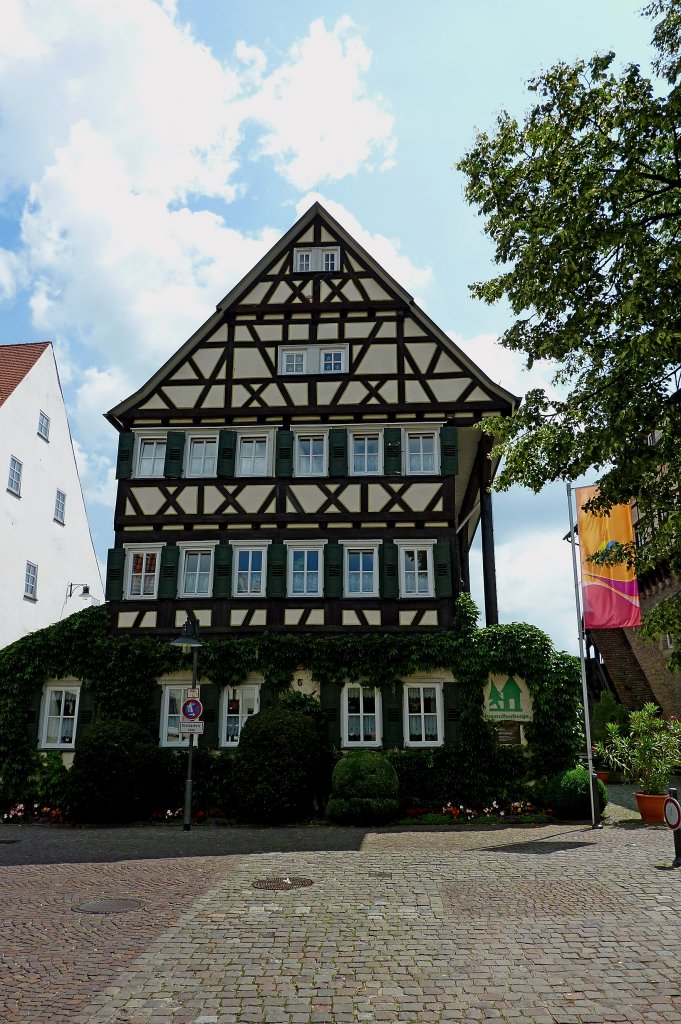 Balingen, das Reiterhaus, das ehemalige Gesindehaus des Schloes, nach Brand 1672 neu aufgebaut, heute Jugendherberge, Juli 2011