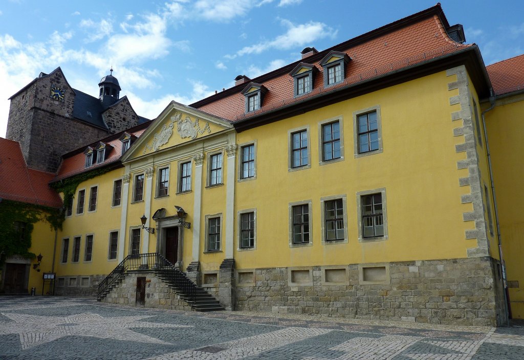 Ballenstedt, das barocke Schlo, eine dreiflglige Anlage, anfang des 18.Jahrhunderts erneuert, Mai 2012