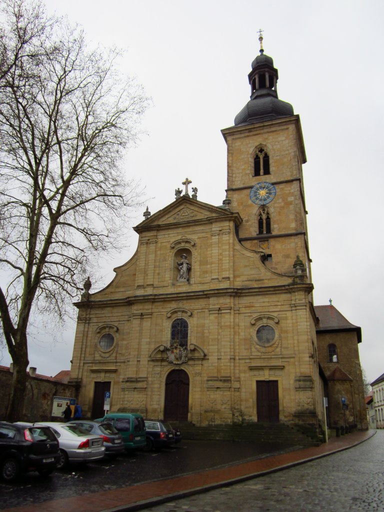 Bamberg, St. Jakob Kirche, Kreuzfrmige Sulenbasilika, erbaut bis 1109 durch die 
Bischfe Hermann und Otto, von 1866 bis 1882 reromanisiert (07.01.2012)