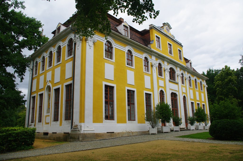 Barockschlo Neschwitz, erbaut 1723 von Prinz Friedrich Ludwig, heute im Besitz 
der Gemeinde Neschwitz, Kreis Bautzen (23.07.2011)