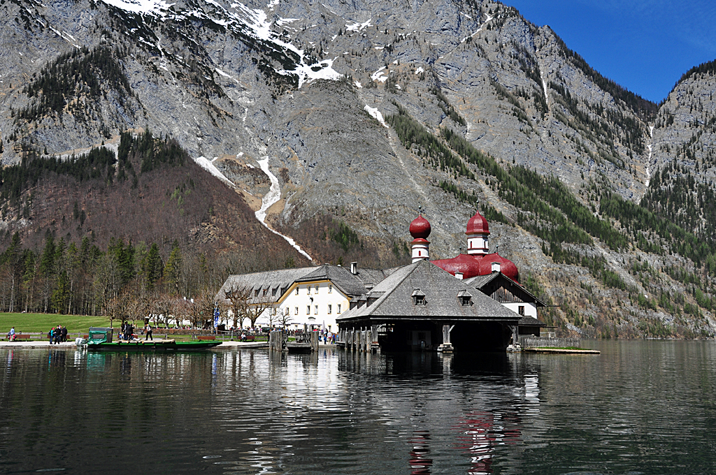 Bartholom am Knigssee mit Schiffsanlegestelle und Gasthaus - 26.04.2012