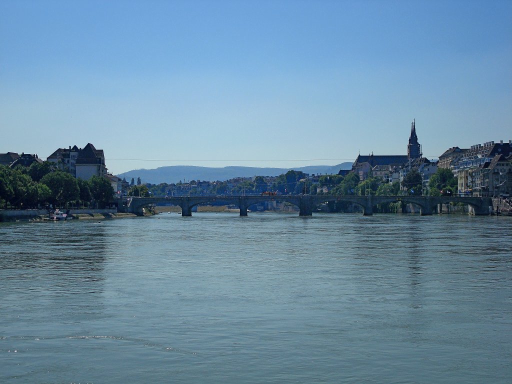 Basel, die Mittlere Brücke und rechts das Basler Münster, Juli 2010