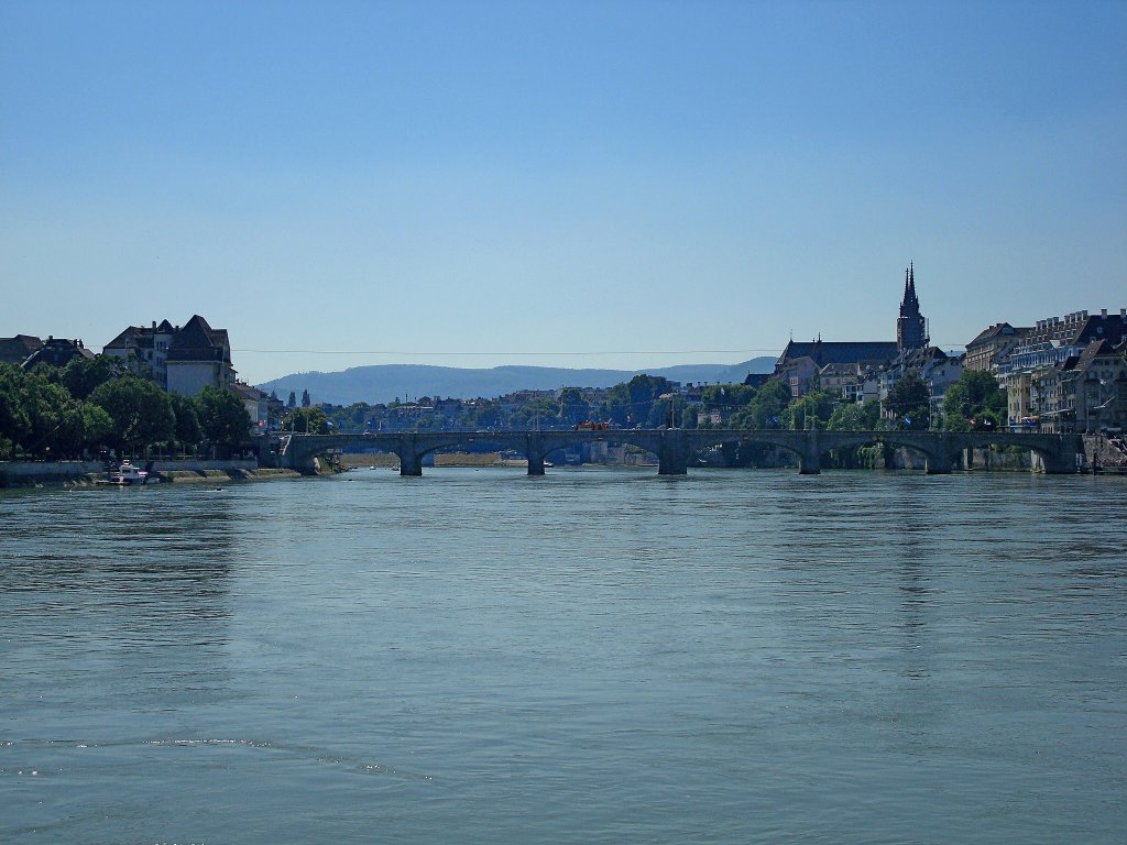 Basel, die Mittlere Brcke und rechts das Basler Mnster, Juli 2010