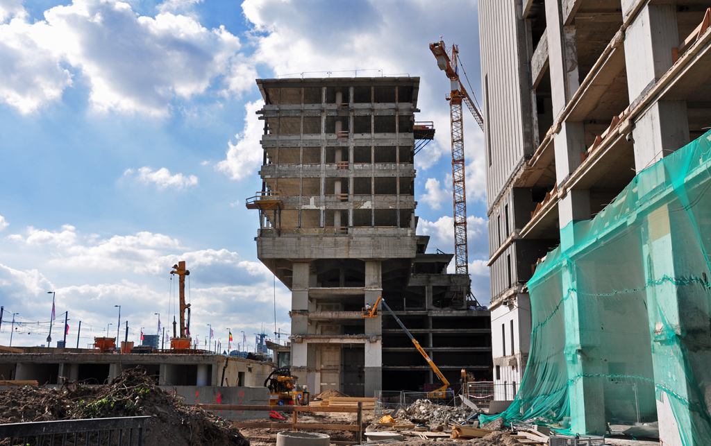 Bausanierung an einem Hochhaus an der Deutzer Brcke in Kln - 21.09.2010